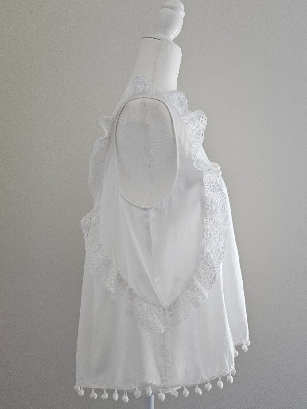 Zara Woman White Lace Ruffle Pom Pom Sleeveless Blouse Medium - Picture 3 of 9